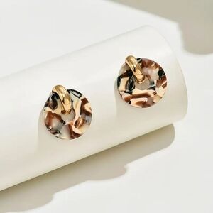 “Rachelle” Warm Neutral Acrylic Round Earrings – Gold Studs, Minimalist